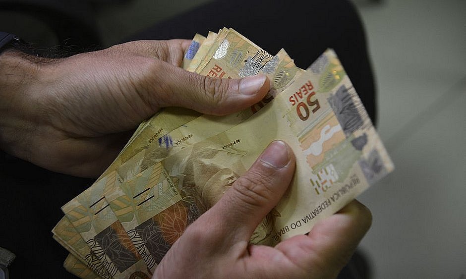 Governo oferece reajuste de 7,8% a servidores e aumento no auxílio-alimentação