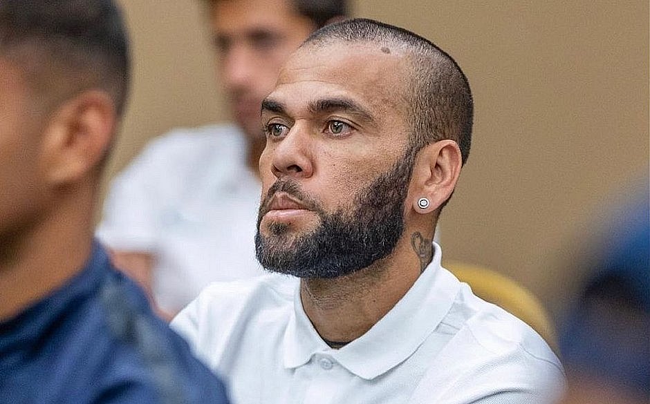 Daniel Alves disse que estava bêbado e não se lembra de nada, diz TV