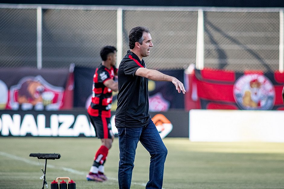 Léo Condé revela dois aspectos que o Vitória precisa melhorar: 'Mais do que nunca'