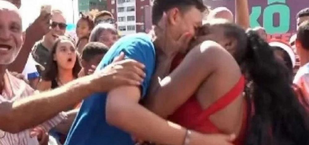 Durante cobertura, repórter é agarrado por foliã em Pernambuco
