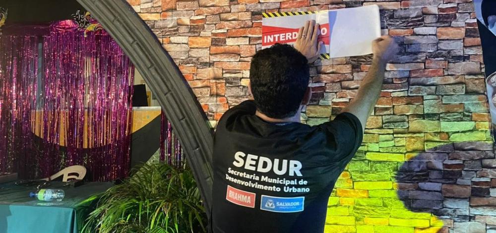 Prefeitura interdita camarote irregular na Barra