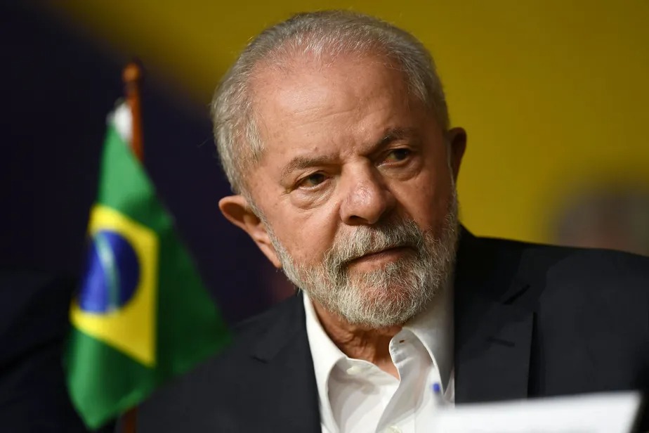 Lula visita áreas atingidas por temporais no litoral de São Paulo