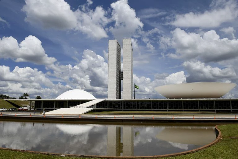 Congresso estica folga do carnaval até março