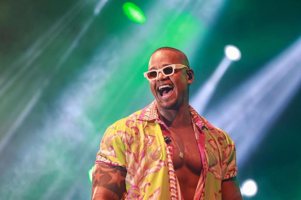 Leo Santana chega ao 11° lugar com 'Zona de Perigo' no Spotify global
