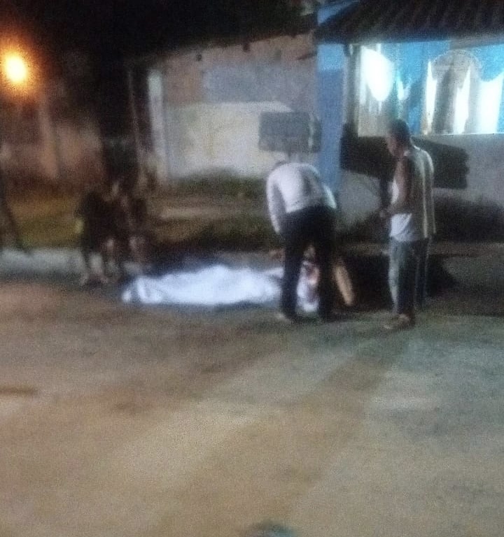 Jovem é assassinado a tiros e esposa baleada em Mata de São João 