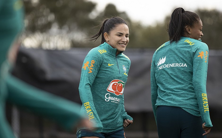 Debinha se estabelece como sucessora de Marta na Seleção Feminina