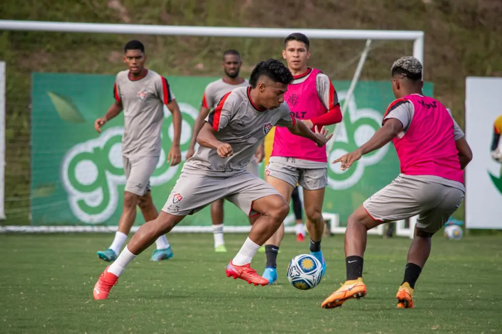 Vitória recebe Náutico e tenta recuperação no Nordestão