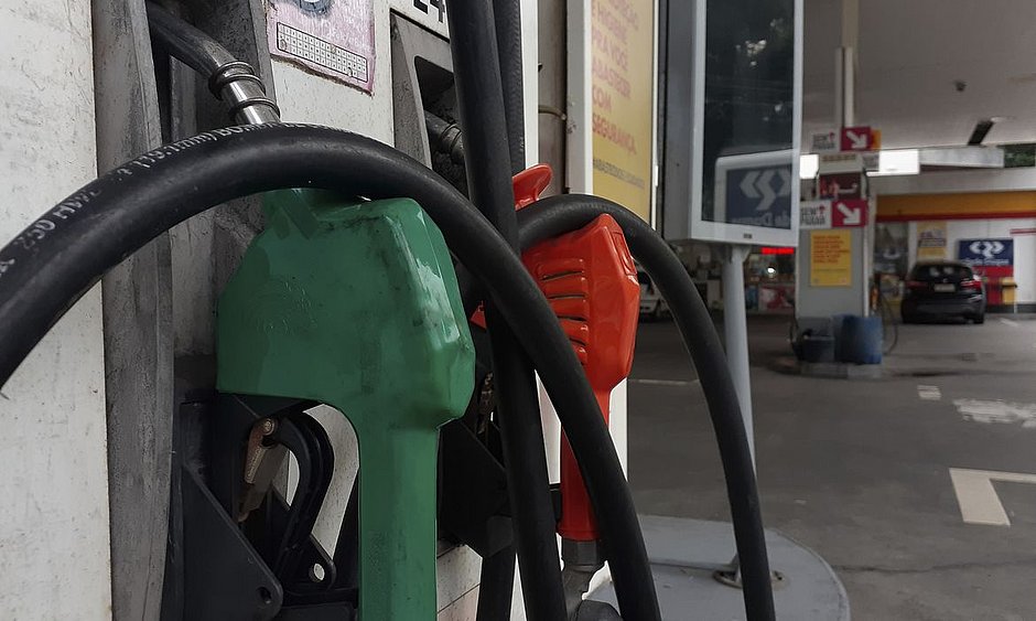 Com volta de impostos federais, gasolina deve subir R$ 0,68 por litro