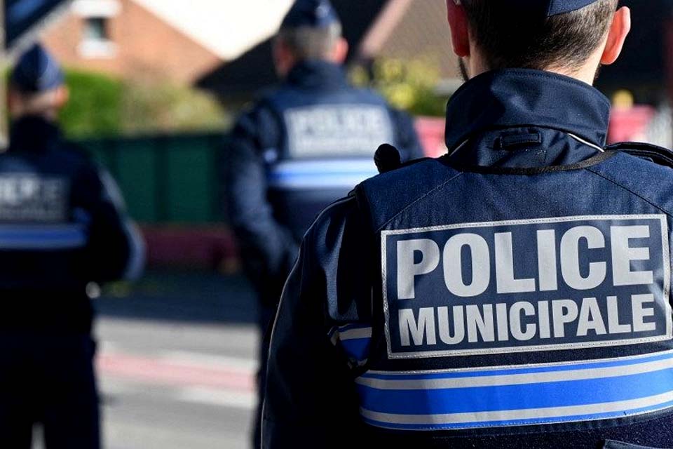 Mulher arranca língua de estuprador e entrega à polícia
