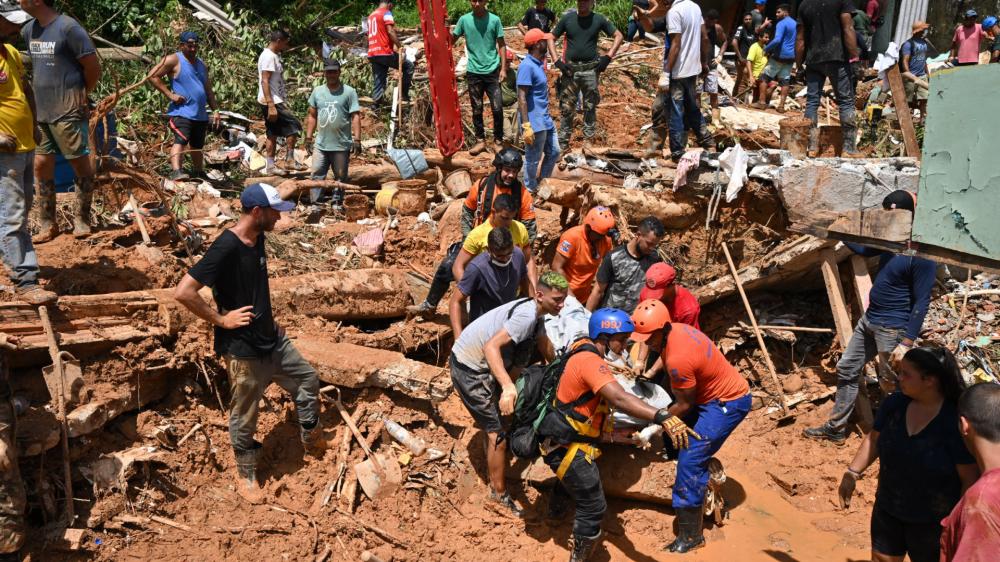 Sobe para 64 o número de corpos encontrados após chuvas no Litoral Norte 