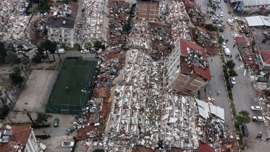 Novo terremoto atinge a Turquia e derruba mais prédios