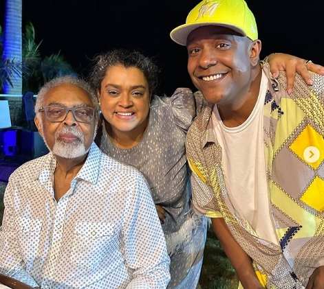 Preta Gil faz Carnaval em casa após não sair com 'Bloco da Preta'