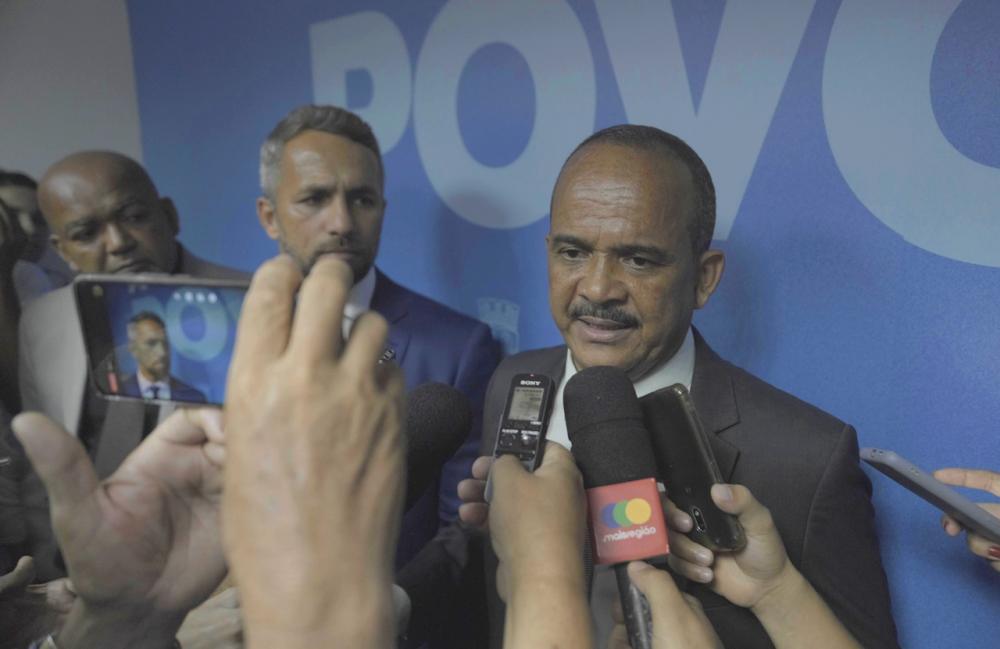 Elinaldo promete revelar nome de possível sucessor em 6 de janeiro 