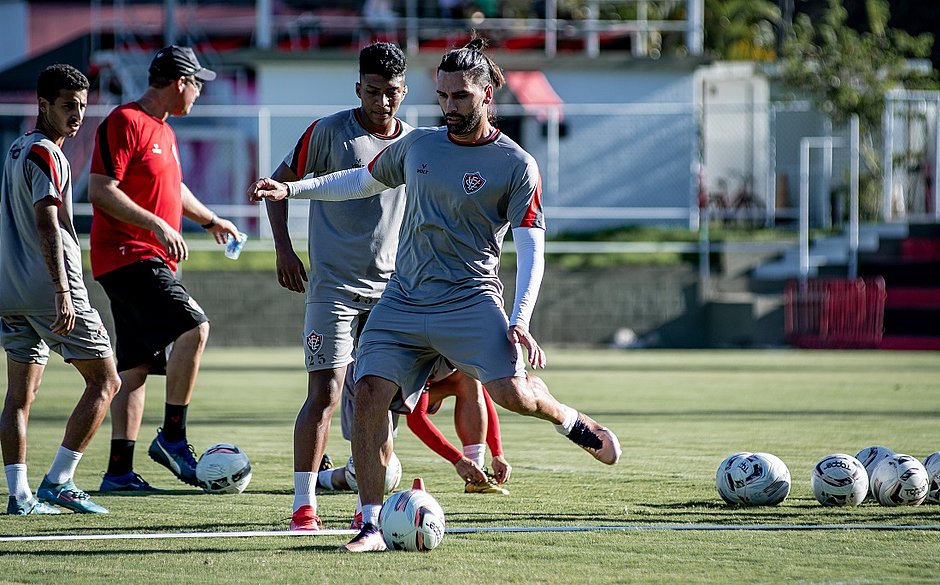 Pressionado, Vitória tenta espantar má fase em estreia na Copa do Brasil
