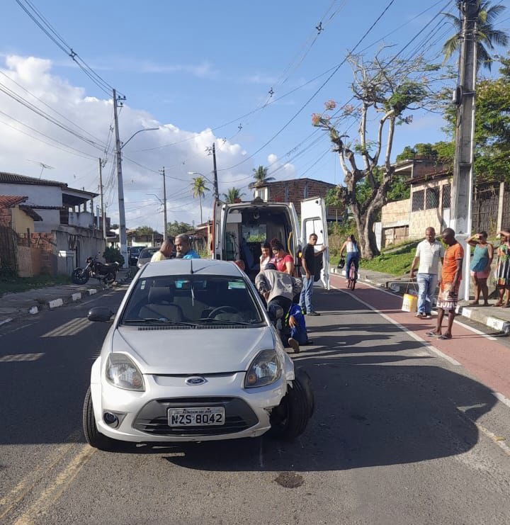 Passageira de mototáxi fica ferida após colisão com carro no Vitorinha