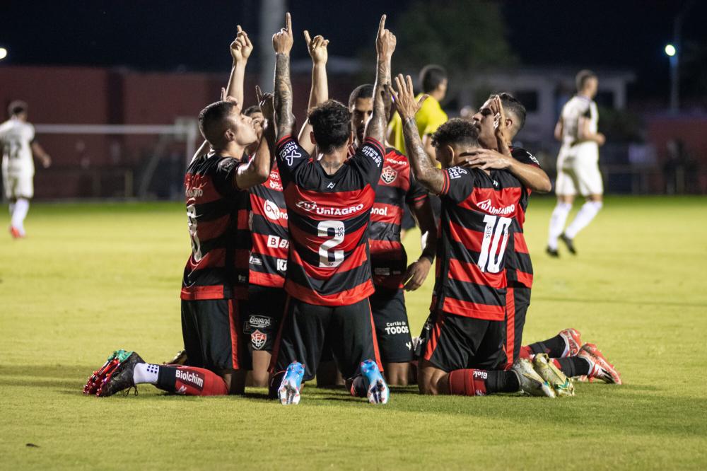 Em jogo morno, Vitória vence o Ceará pela Copa do Nordeste