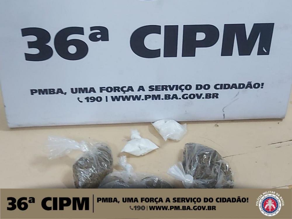 Passageiro de carro de aplicativo é preso transportando drogas em Dias d’Ávila 