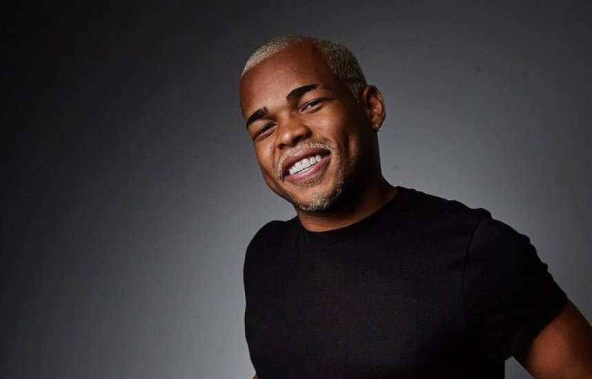 Cristian Bell recebe prêmio na Globo por vídeo viral na Copa