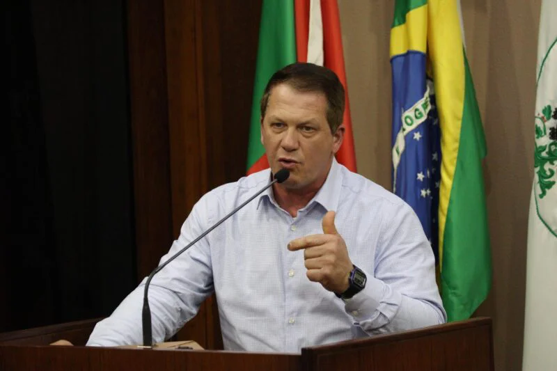 Vereador de Caxias do Sul é indiciado por racismo após falas contra baianos