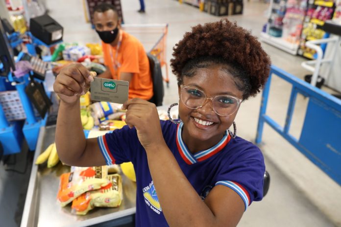Governo da Bahia anuncia depósito do Bolsa Presença para estudante