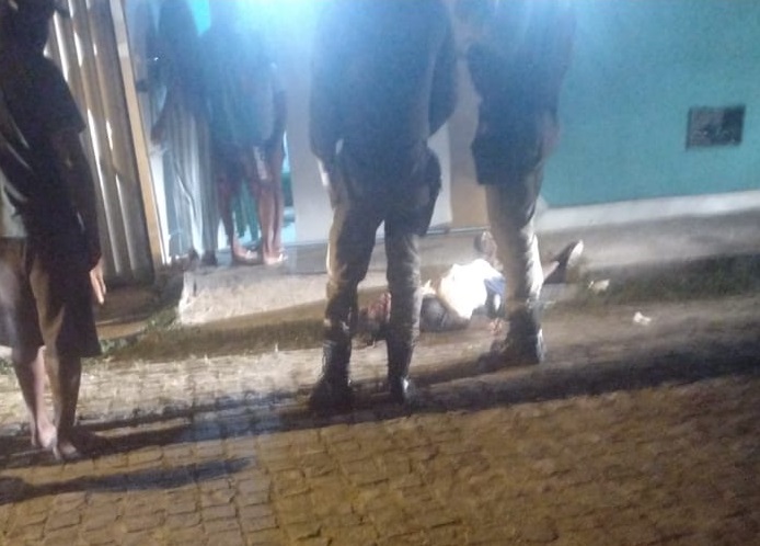 Jovem de 21 anos é morto a tiros em via pública na Varginha