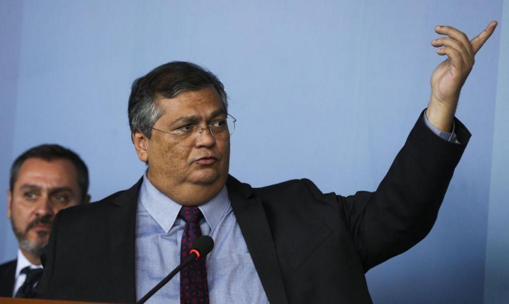 Dino anuncia R$ 100 mi para conter crise na segurança pública do RN