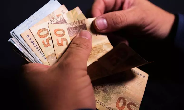 Caixa paga novo Bolsa Família a beneficiários com NIS de final 2