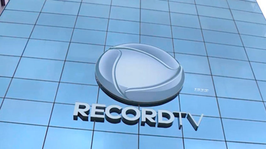Record TV é processada após humilhar presos e exibir cadáveres no Balanço Geral