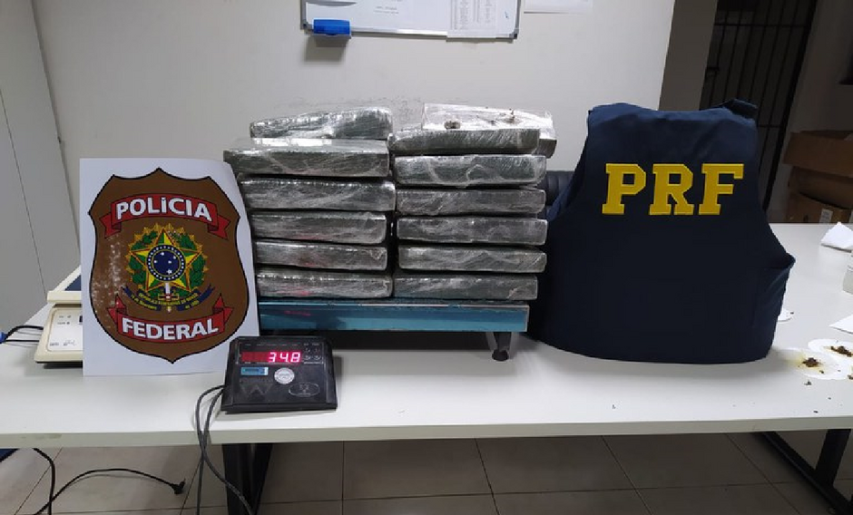 PRF apreende 34 Kg de maconha em ônibus na BR-242