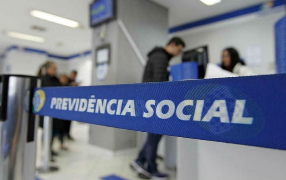 Com novo teto, bancos retomam oferta de consignado do INSS