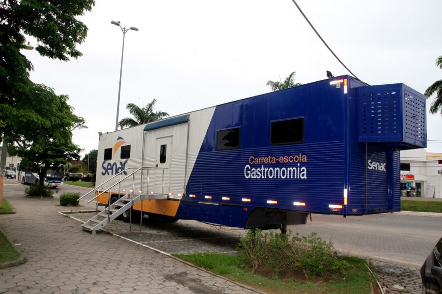 Carreta Escola de Gastronomia chega a Dias d'Ávila