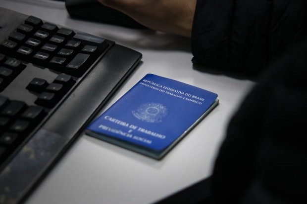 Taxa de desemprego sobe a 8,6% no trimestre encerrado em fevereiro, diz IBGE