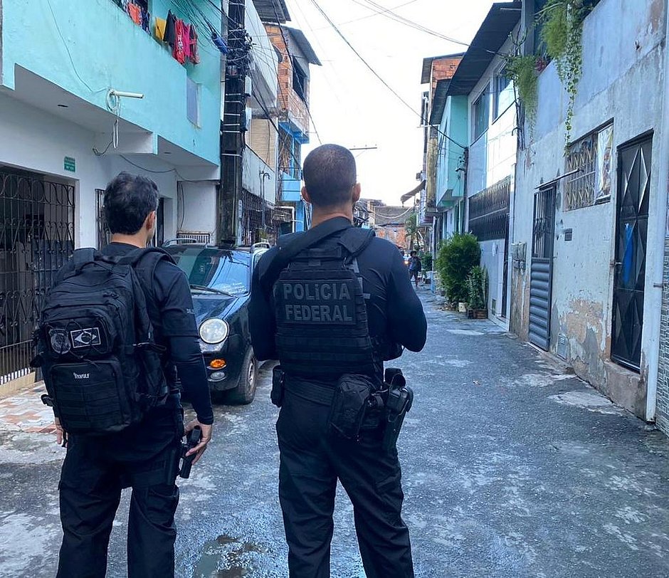 Polícia Federal faz operação contra grupo especializado em roubos a bancos