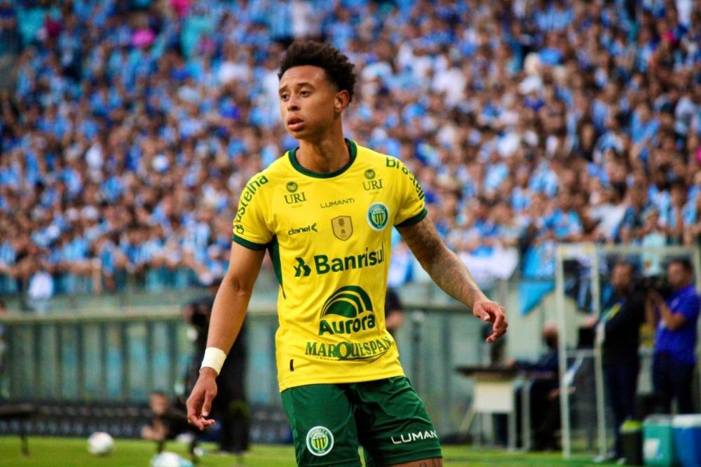 Vitória tenta adquirir em definitivo destaque do Campeonato Gaúcho