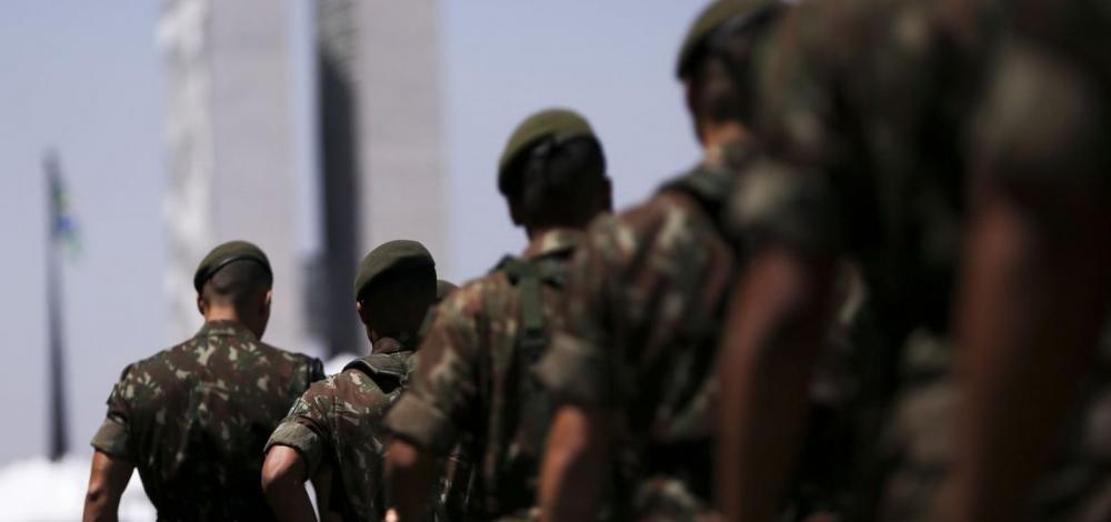 Governo Lula pede retirada de projeto de Bolsonaro que isenta militares de punição