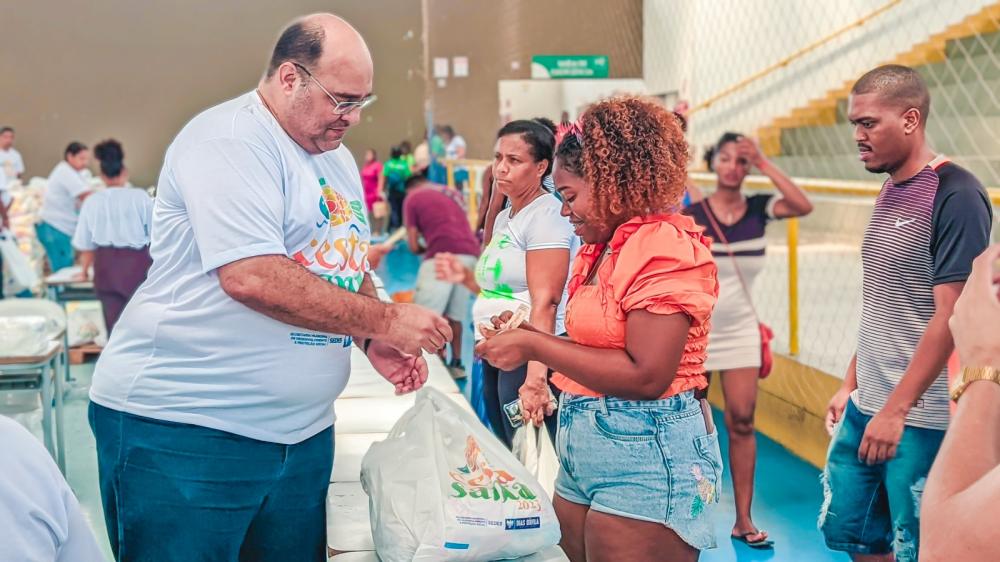 Castro diz que Dias d'Ávila bateu recorde com entrega de peixes à famílias carentes