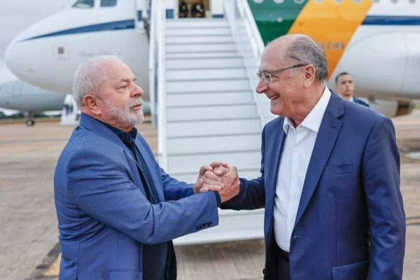 Lula viaja para China e Alckmin assume Presidência pela 3ª vez em 100 dias
