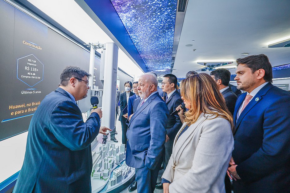 Na China, Lula se reúne com montadora de veículos elétricos que negocia fábrica na Bahia