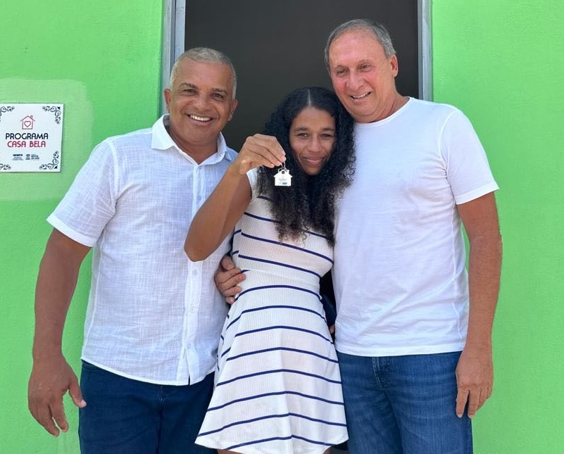  Beneficiárias se emocionam durante entrega das primeiras casas reformadas 