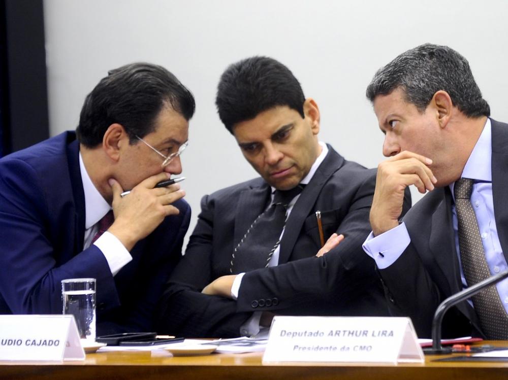 Lira define nome de Cajado para relatoria do arcabouço fiscal e prepara anúncio, dizem lideranças