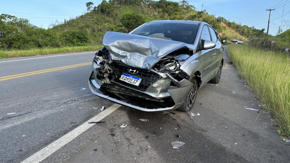 Motorista sofre mal súbito e provoca colisão na BA-093, em Amado Bahia 