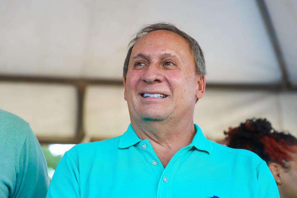 Gualberto garante construção de Centro Cultural em Praia do Forte até o final do mandato