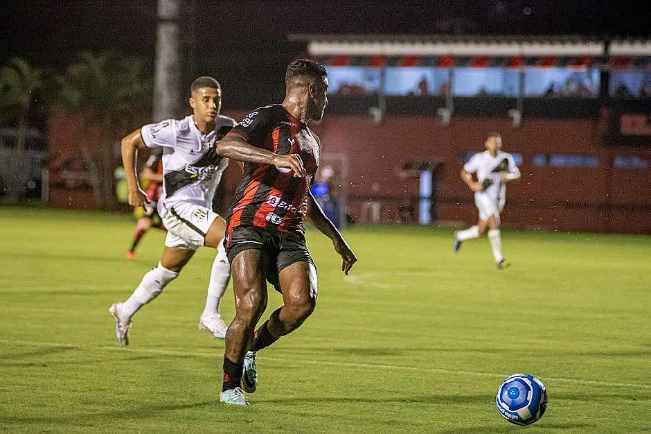 Com golaço de Gegê, Vitória vence ABC e assume vice-liderança da Série B