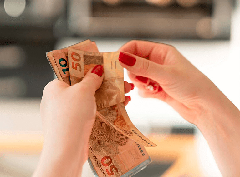 Beneficiários com NIS de final 8 recebem novo Bolsa Família
