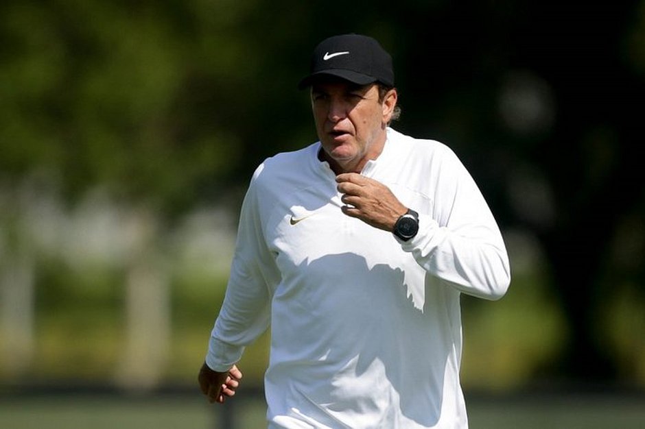 Cuca não suporta pressão e pede demissão do Corinthians