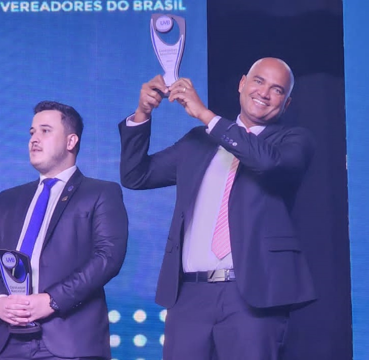 Neném de Dadinho ganha Prêmio Destaque em Brasília