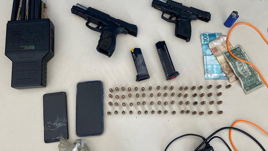 Dupla é flagrada com pistolas após conseguir liberdade provisória na Bahia