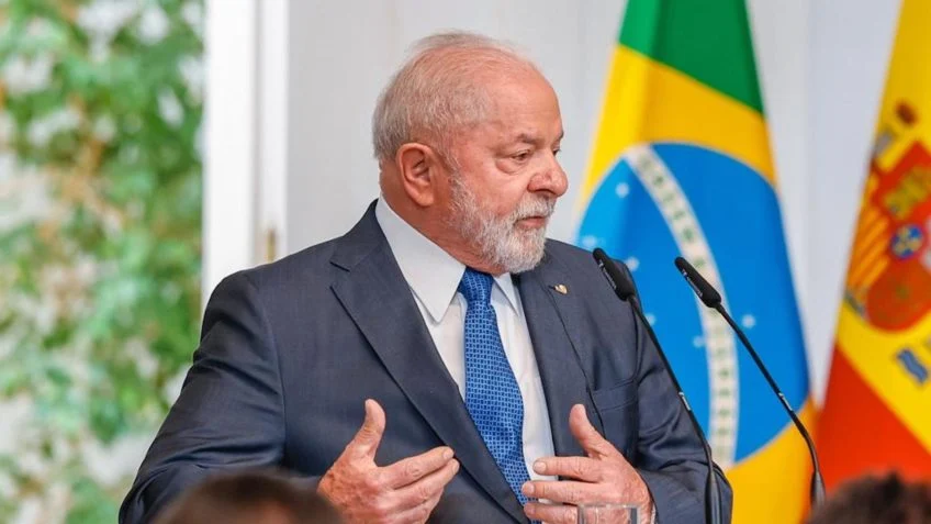 Lula autoriza reajuste de 9% para servidores públicos federais