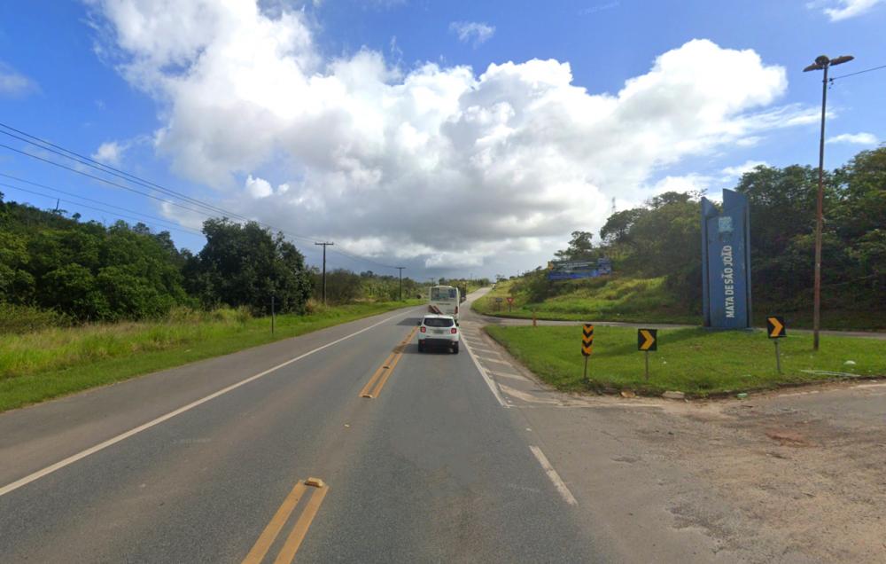 Mulher trans morre após ser atropelada por caminhão na BA-093