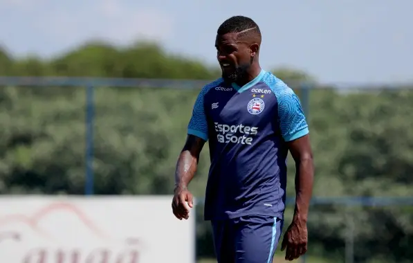 Sem Jacaré, Bahia deve ir com Cicinho no jogo contra o Santos